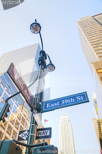Image of Fifth avenue sign