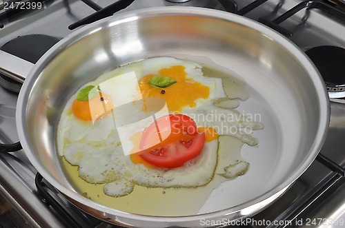 Image of Frying eggs