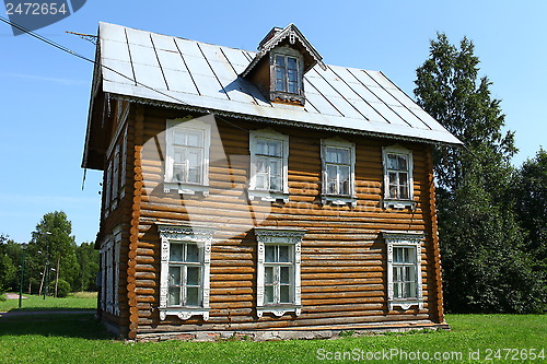 Image of log house