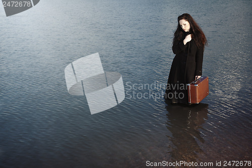 Image of Lady and sea