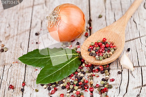 Image of fresh onions and peppercorns