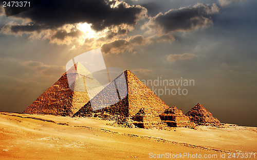 Image of giza pyramids, cairo, egypt 
