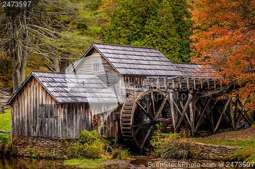 Image of Virginia's Mabry Mill on the Blue Ridge Parkway in the Autumn se