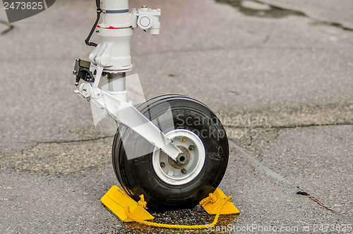 Image of airplane wheels