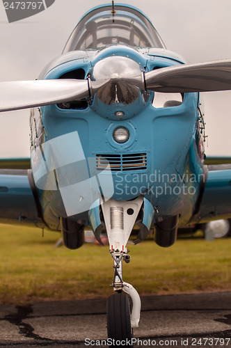 Image of front of an airplane propeller