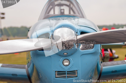 Image of front of an airplane propeller