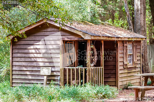 Image of cabin in the woods