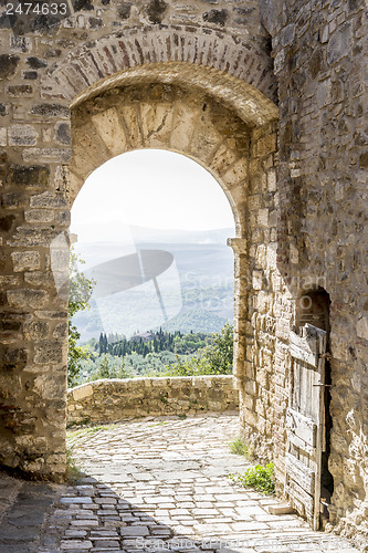 Image of archway in San Quirico