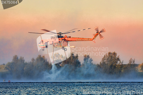 Image of Air-Crane fighting extreme bush fires