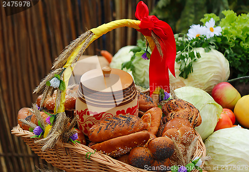 Image of Basket of bread, decorated with ribbons, and vegetables