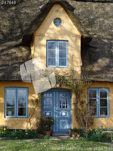 Image of reedhouse entrance