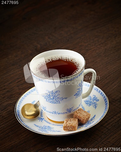Image of tea cup and brown sugar cubes