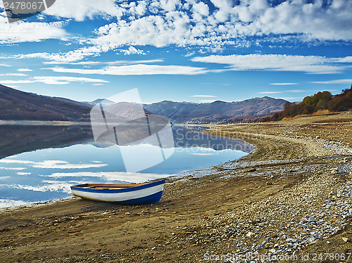 Image of boat at coast