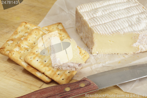 Image of Pont l'eveque cheese and biscuites