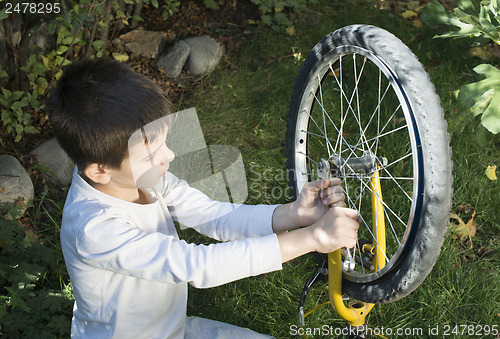 Image of Kid who fix bikes