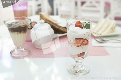 Image of Cake and strawberry smoothie