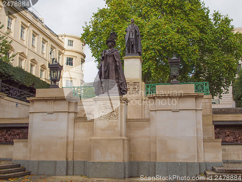 Image of George and Elizabeth monument London