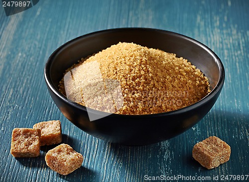 Image of brown sugar in a black bowl