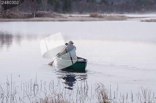 Image of Man i canoe