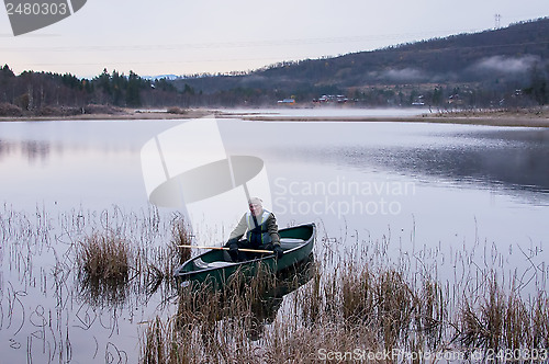 Image of Man i canoe