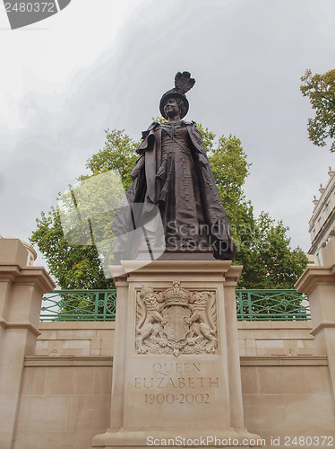 Image of George and Elizabeth monument London