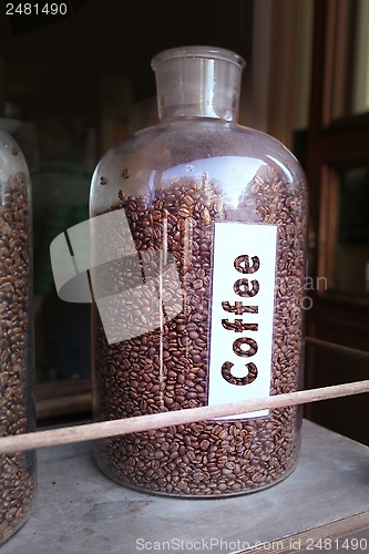Image of coffee grains in glass vessel
