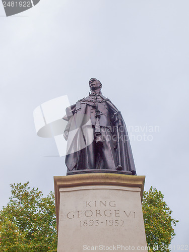Image of George and Elizabeth monument London