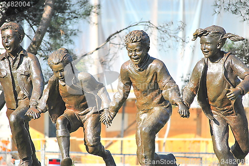 Image of School kids statue.