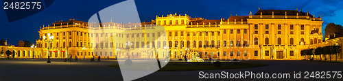 Image of Schonbrunn palace in Vienna in the evening