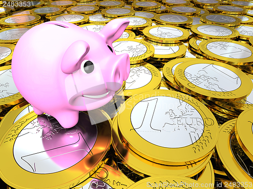 Image of Piggy bank on money