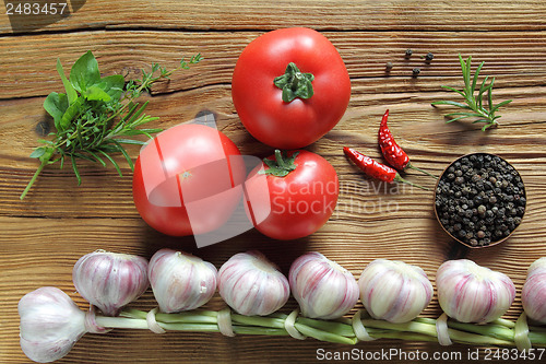 Image of Garlic and tomatoes.