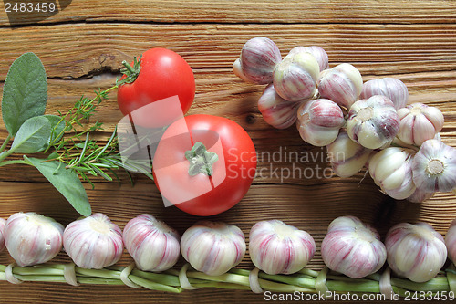 Image of Garlic and tomatoes.