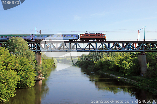 Image of Train on the bridge