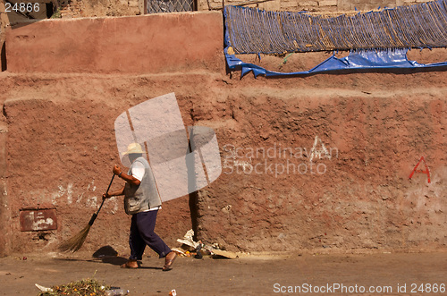 Image of sweeper in Marrakech