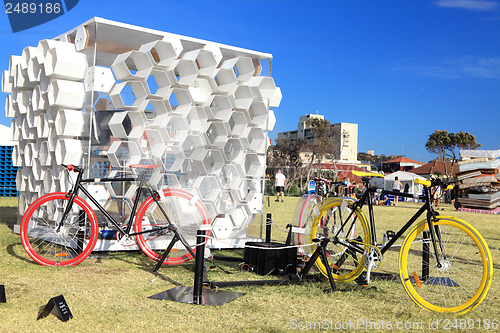 Image of Sculpture by the Sea exhibit at Bondi Australia