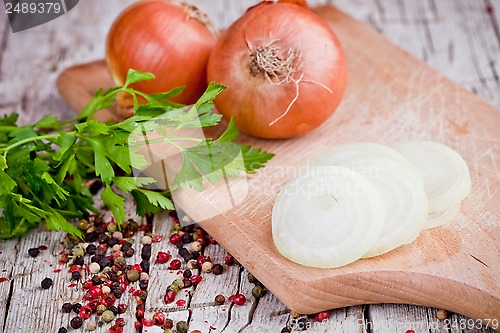 Image of fresh onions, parsley and peppercorns 