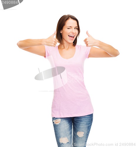 Image of woman in blank pink t-shirt