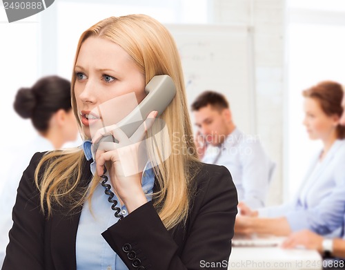 Image of confused woman with phone