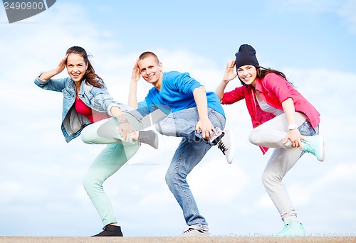 Image of group of teenagers dancing