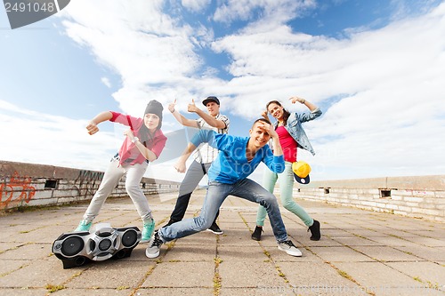 Image of group of teenagers dancing