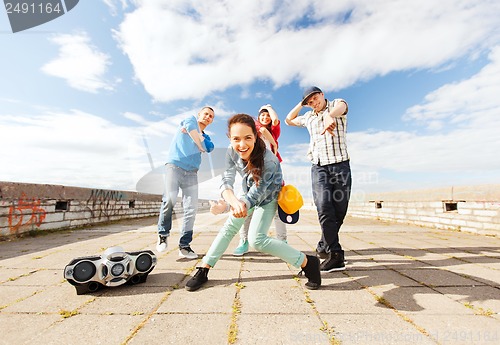 Image of group of teenagers dancing