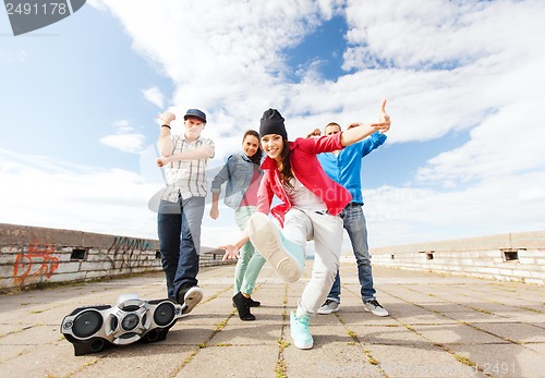 Image of group of teenagers dancing