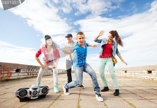 Image of group of teenagers dancing