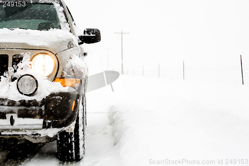 Image of SUV in snow