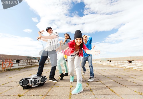 Image of group of teenagers dancing