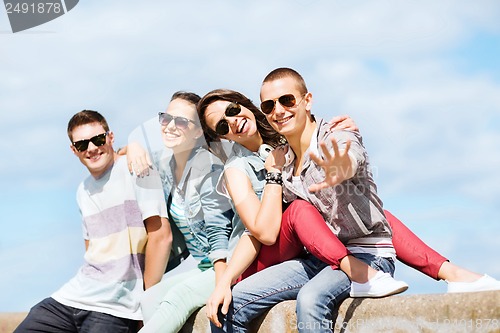 Image of group of teenagers hanging out