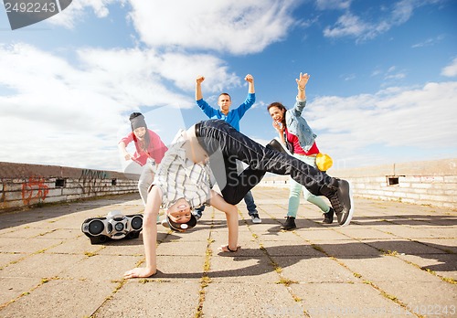 Image of group of teenagers dancing