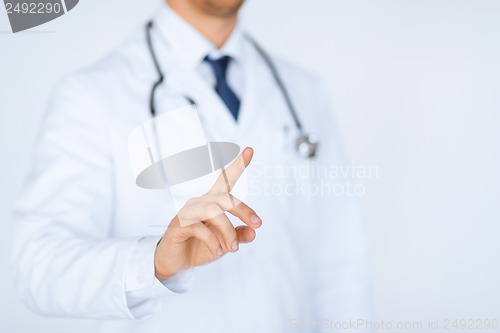 Image of doctor working with virtual screen