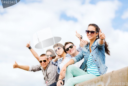 Image of teenagers showing thumbs up