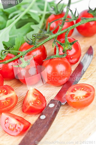 Image of fresh tomatoes, rucola and old knife